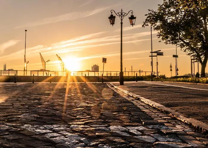 Apartment Mariensztat 8 *